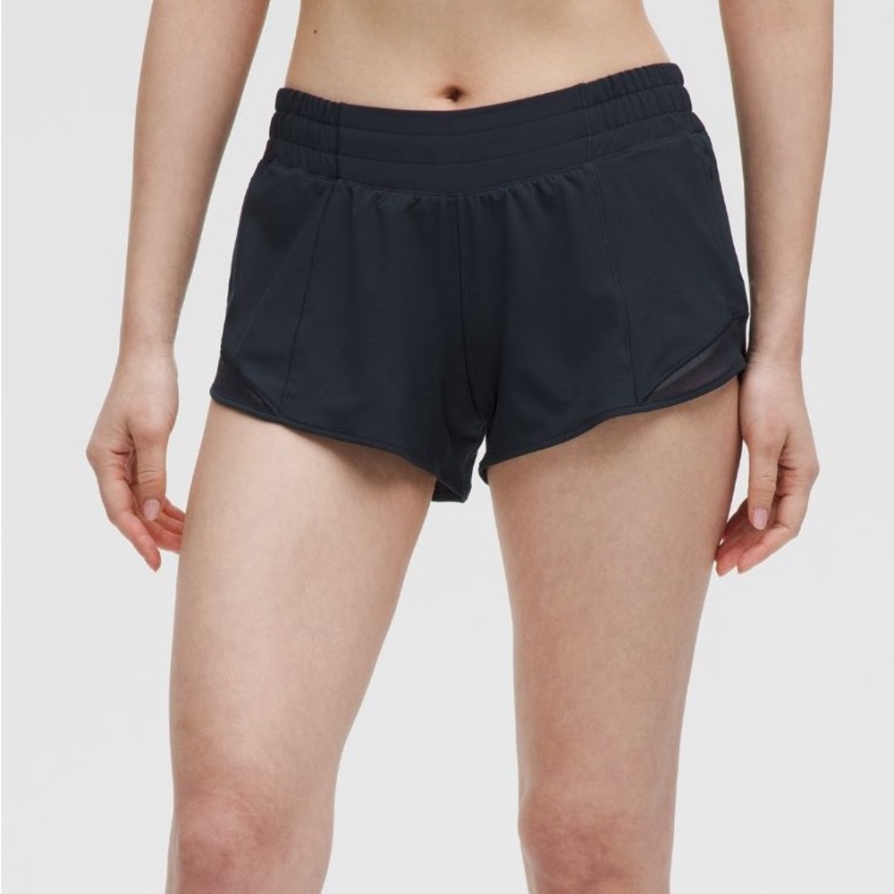 Lululemon Hotty Hot Short Size 6 - 2.5” inseam - low rise